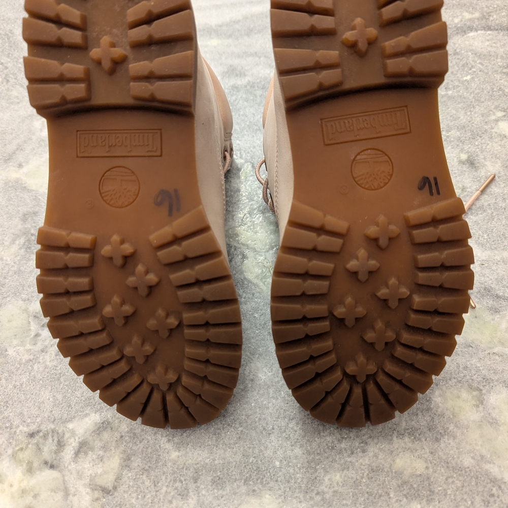 Women's Beige Timberland Boots - Picture 4 of 11